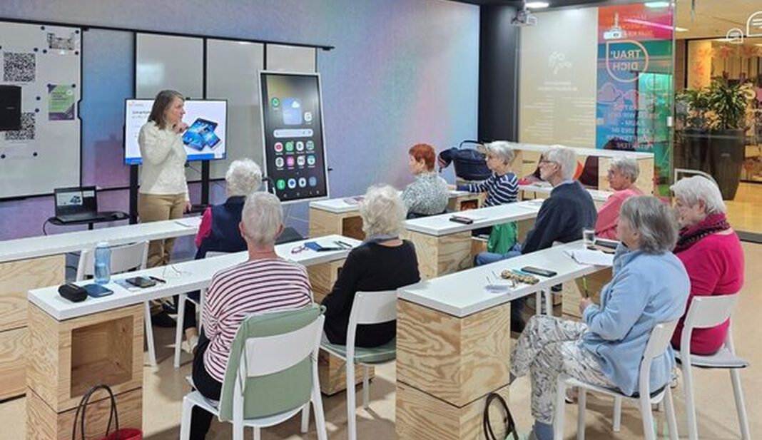 Achtteiliger Android‑Kurs im Zukunftswerk vermittelt Senioren den Umgang mit dem Smartphone