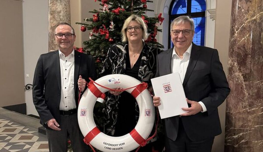 Hessen stellt eine Million Euro für Sanierung des Freibads Maaraue bereit