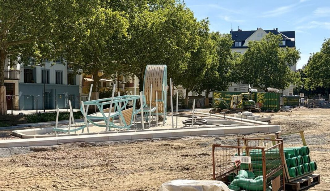 Vom Parkplatz zum Stadtpark: Elsässer Park in Wiesbaden kurz vor Fertigstellung Vom Parkplatz zum Stadtpark: Elsässer Park in Wiesbaden kurz vor Fertigstellung
