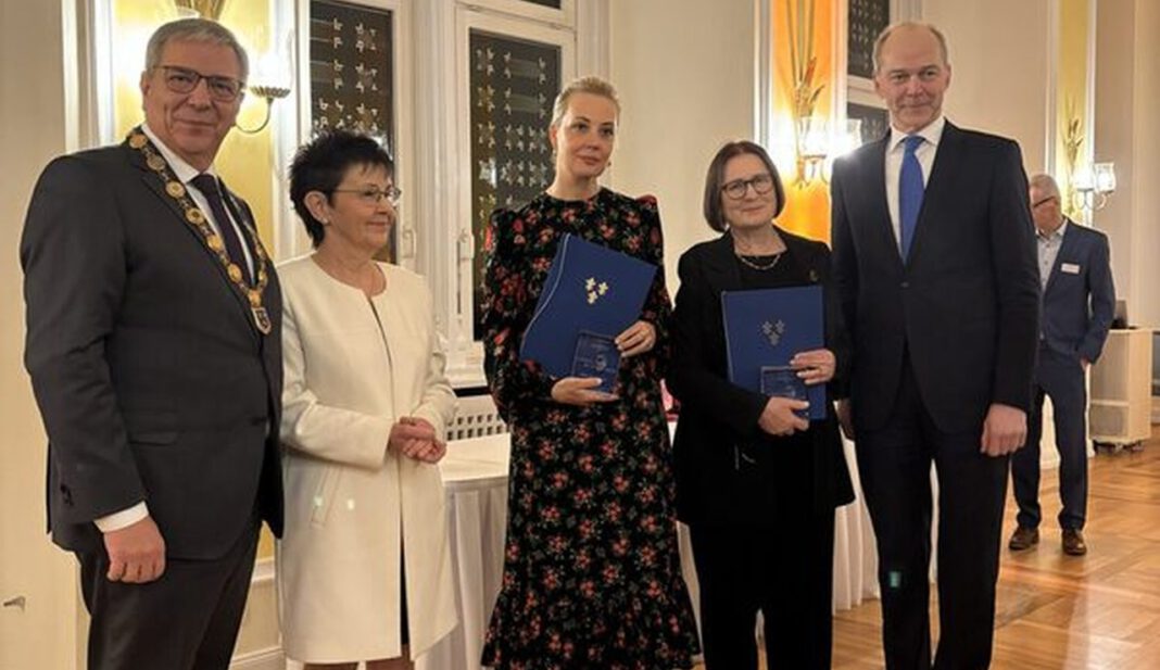 Wiesbaden ehrt russische Menschenrechtsaktivistinnen und zwei Nachbarn für beherztes Eingreifen